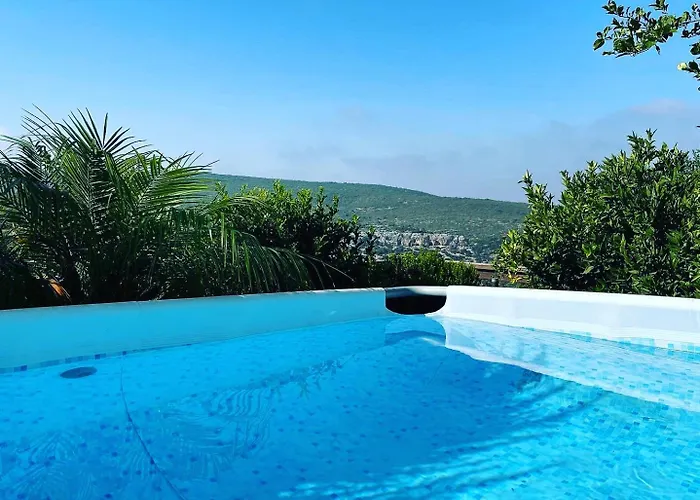 Amazing Private Suite With Garden, Pool, Hottub & Mountains View